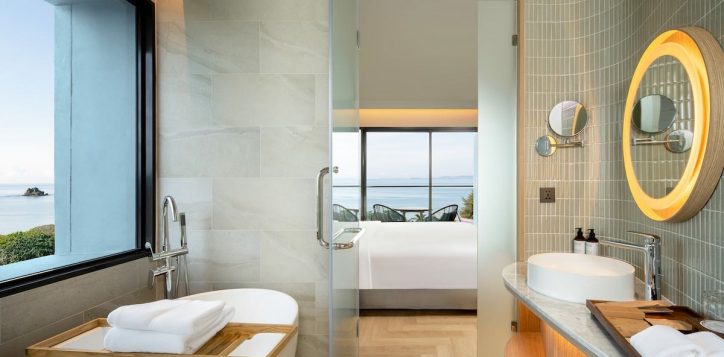 junior-suite-double-ocean-view-with-balcony-2